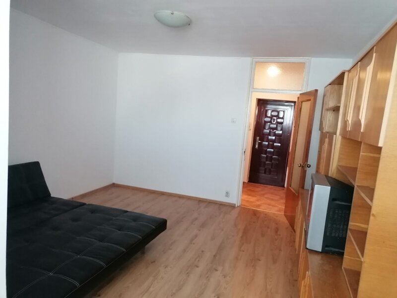 Costin Georgian, garsoniera mobilata si utilata.