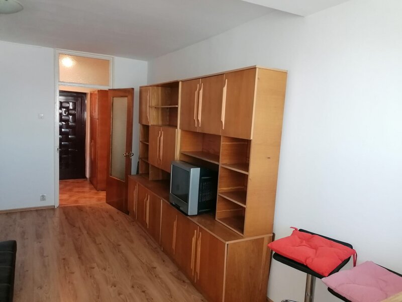 Costin Georgian, garsoniera mobilata si utilata.