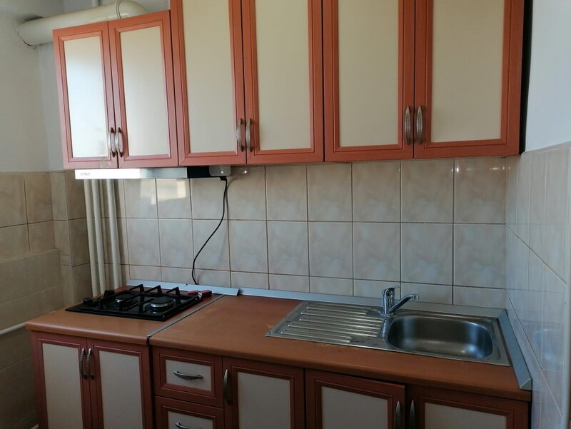 Costin Georgian, garsoniera mobilata si utilata.